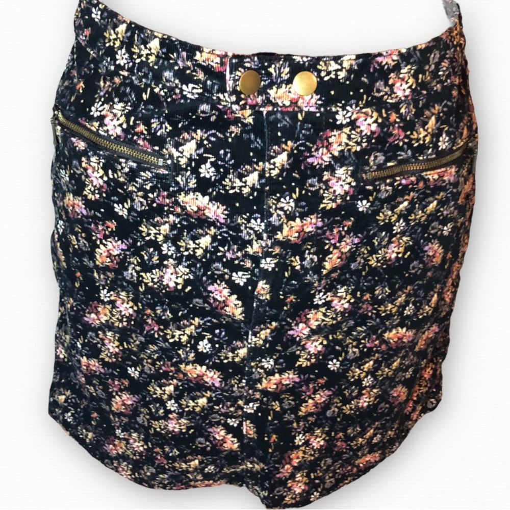 Mossimo size 4 floral corduroy skirt with zipper pockets and snap closure